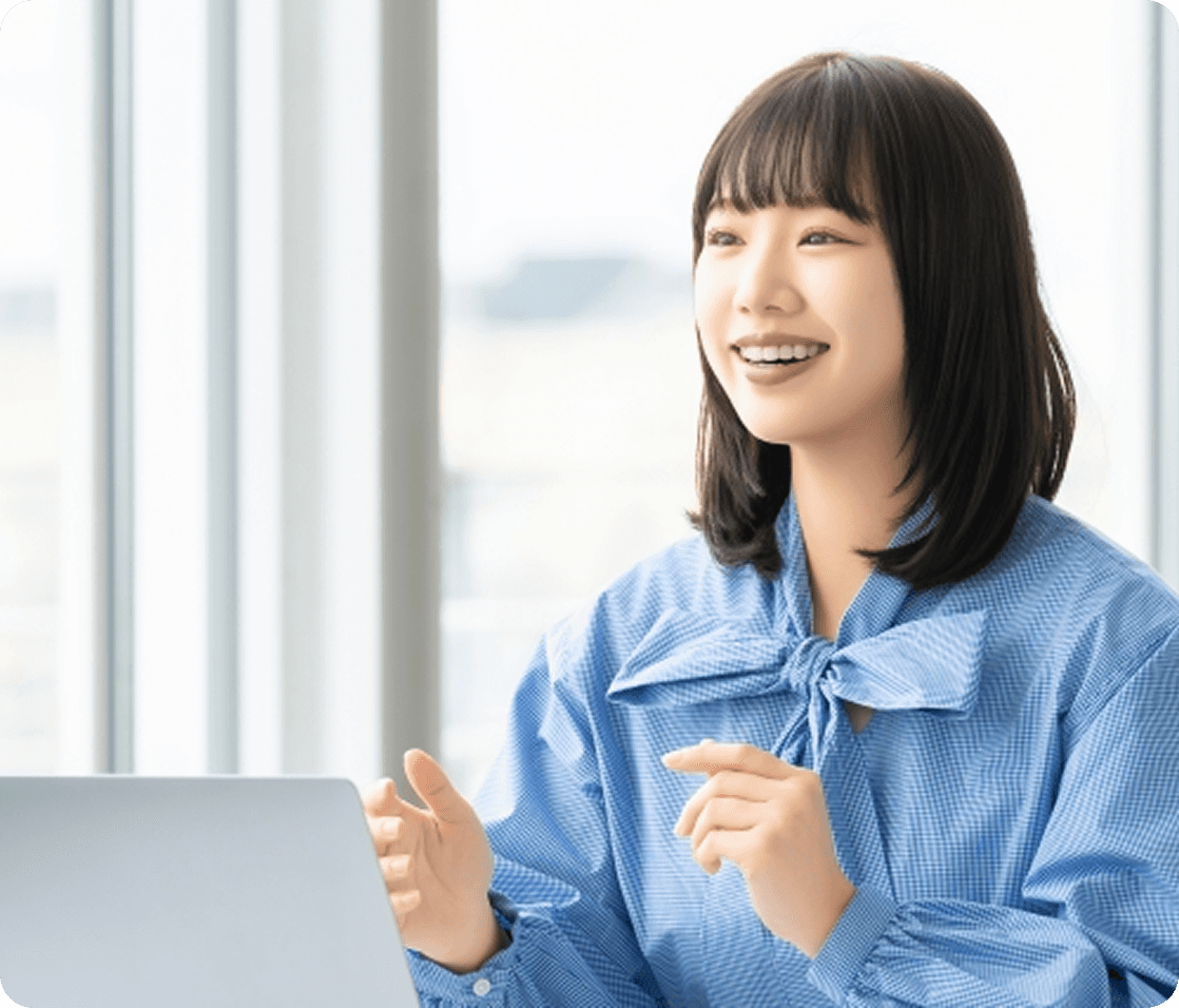 笑顔の女性